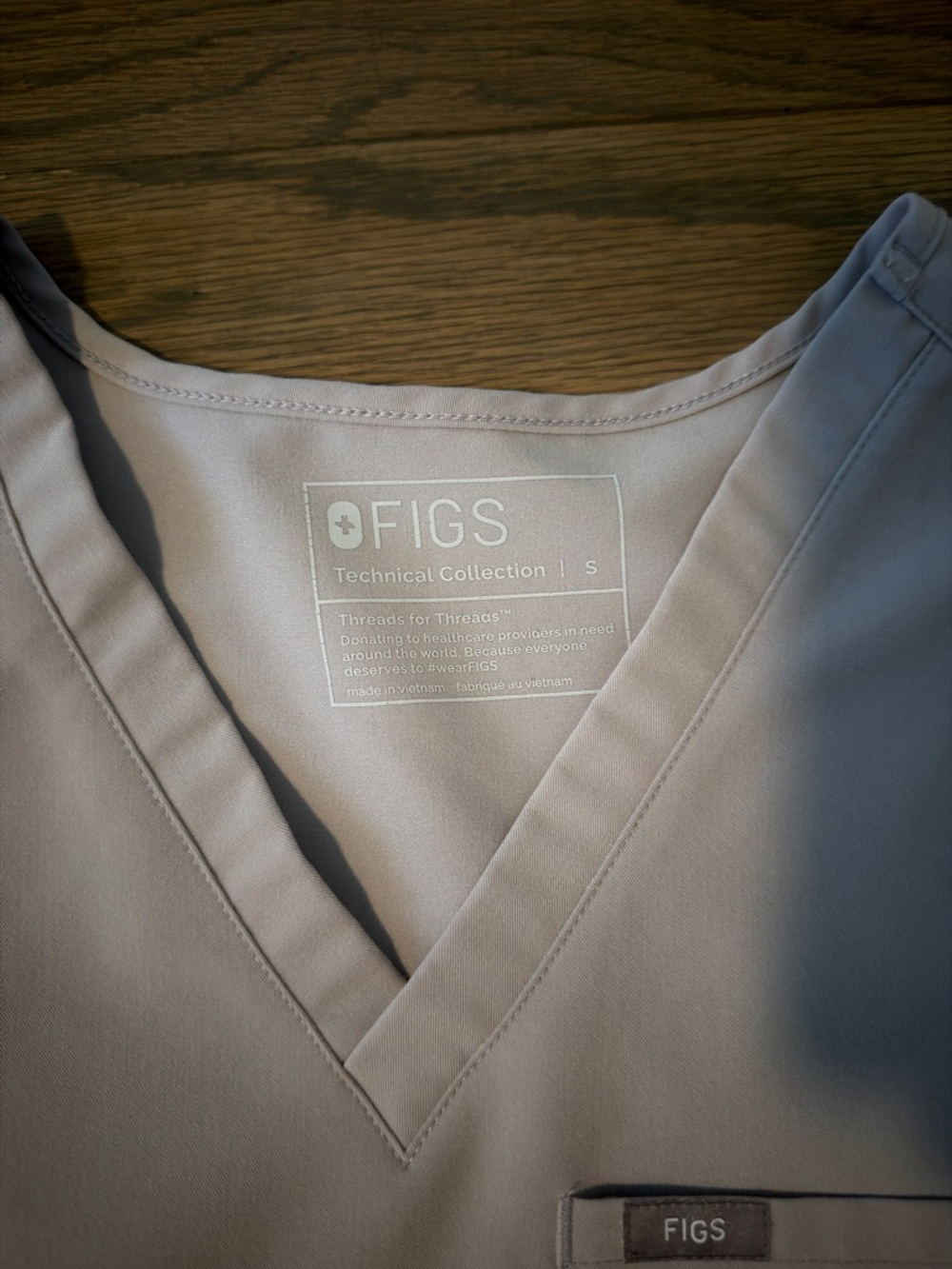 FIGS Slate scrub set Top & Jogger pants - Picture 3 of 7